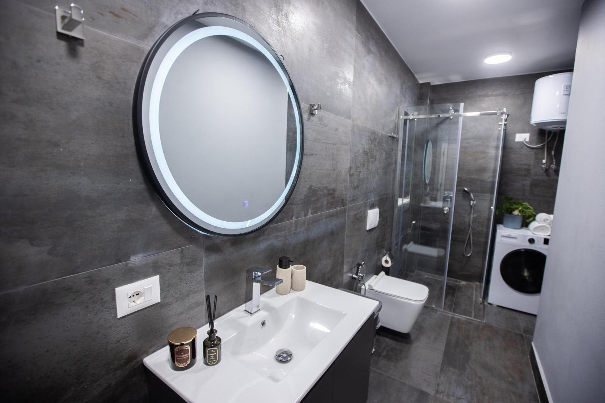 Eka Luxury Apartament *
